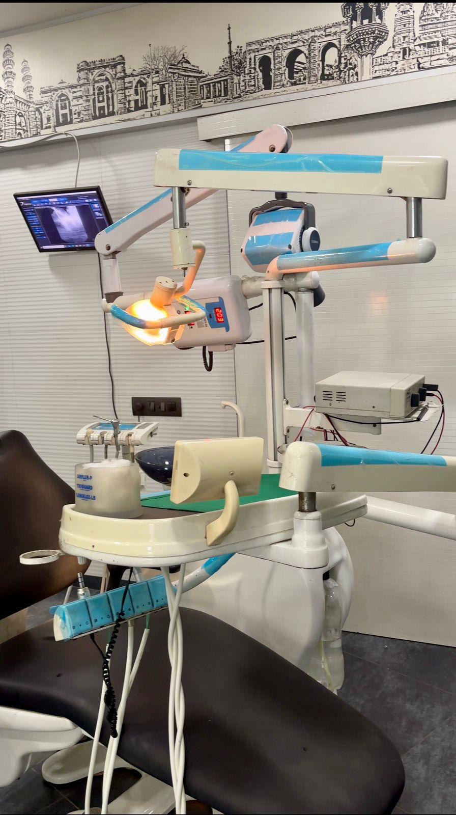 Advanced dental unit with intra-oral X-ray Advanced dental unit with intra-oral X-ray and chair-side monitor in Ahmedabad
